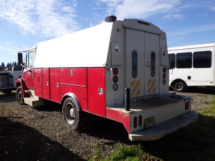 2002-freightliner-fl50-image-5