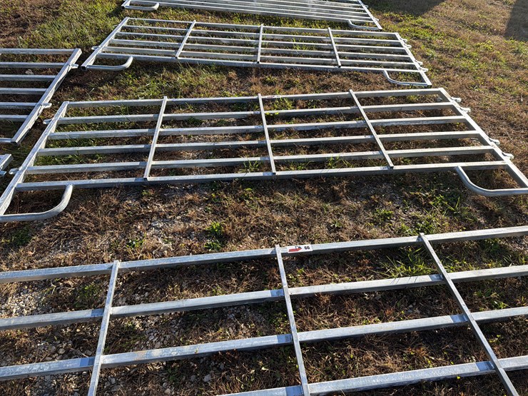 #67-•-12-ft-galvanized-heavy-duty-panel-image-1