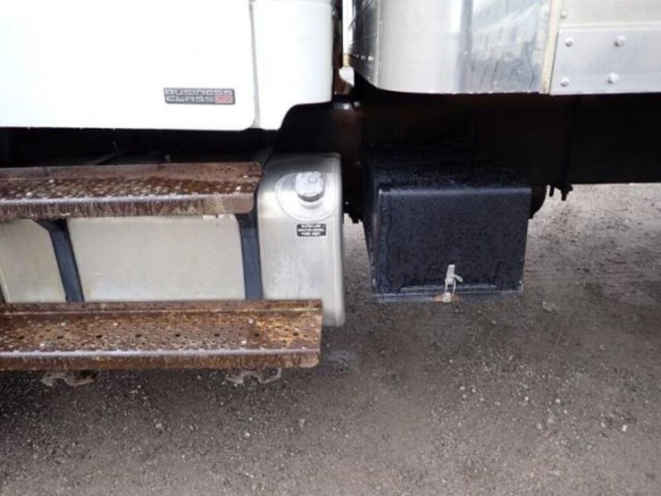 inoperable-2010-freightliner-m2106-business-class-image-37