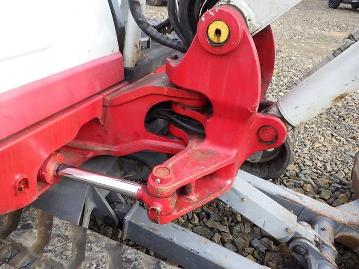 takeuchi-tb260-image-17