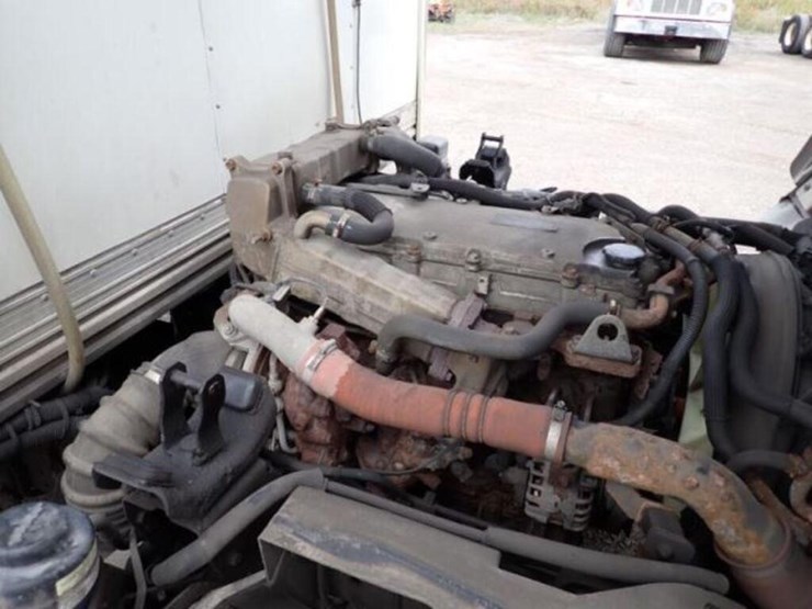 2018-isuzu-nrr-image-26