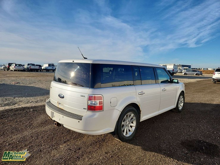 2010-ford-flex-image-3