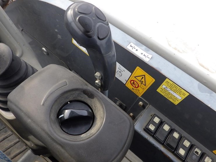 takeuchi-tb260-image-28