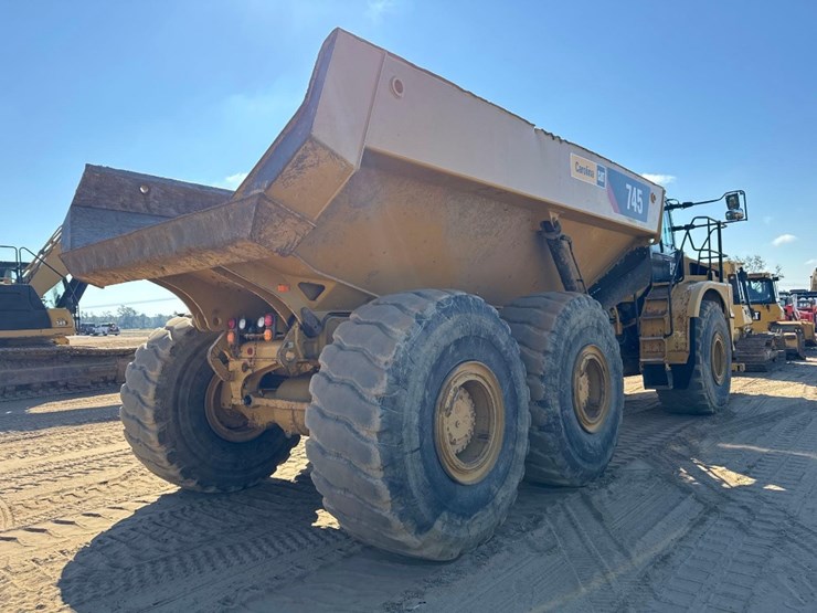 2020-caterpillar-745-image-4