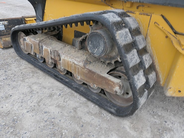 2018-deere-331g-image-12