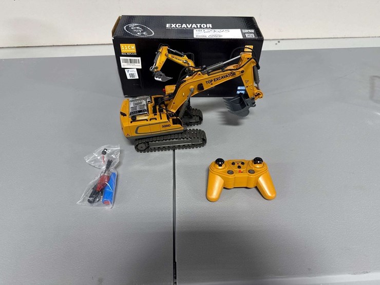 2.4ghz-rc-excavator-with-remote-replica-toy-image-6