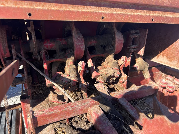 new-holland-276-image-8