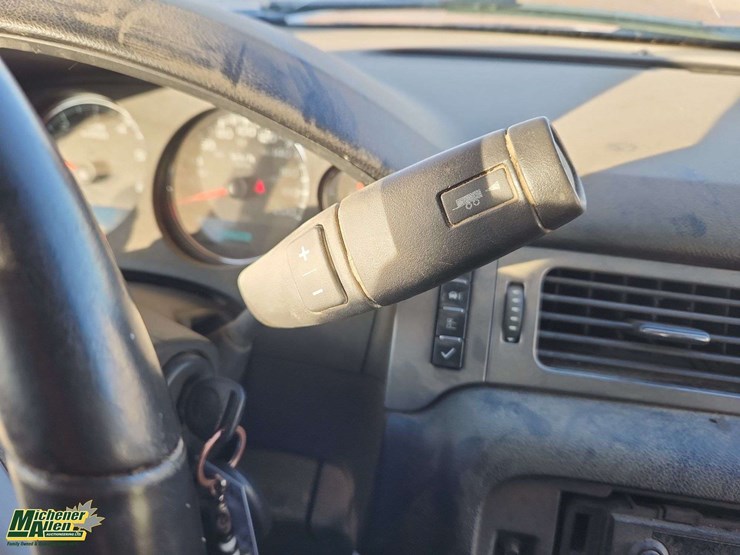 2013-chevrolet-tahoe-image-25