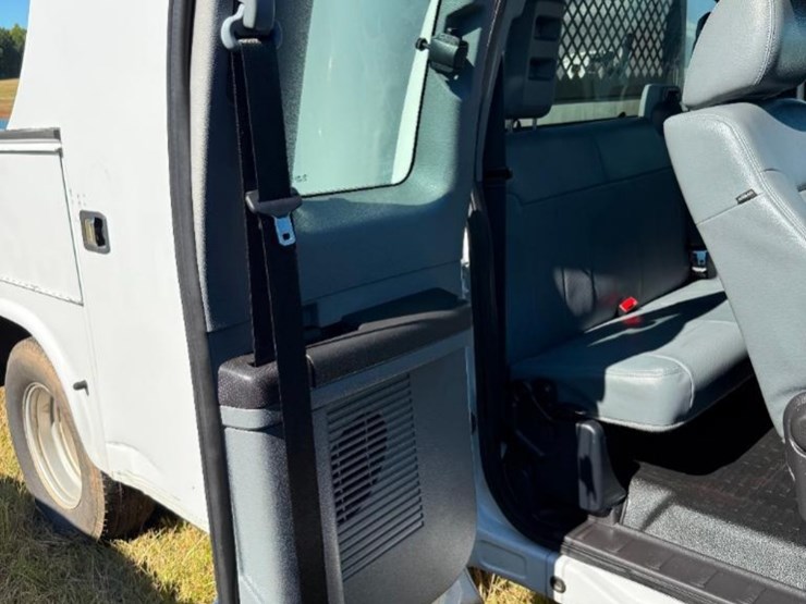 2015-ford-f350-xl-image-18