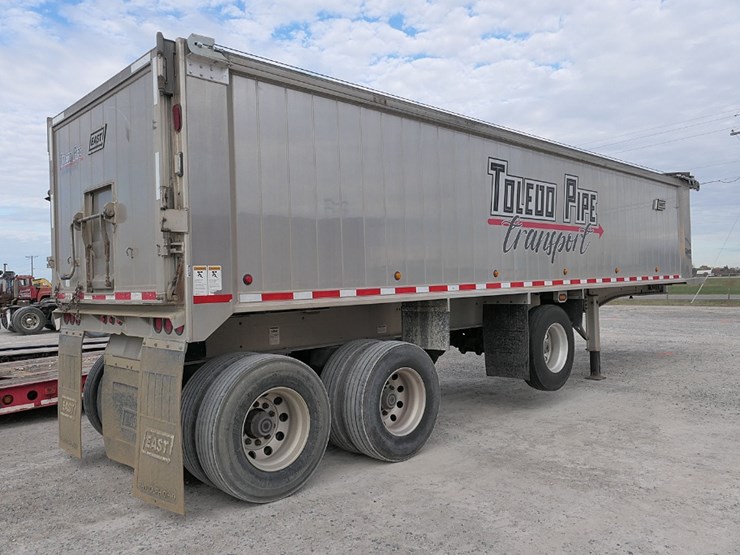 2019-genesis-34'-x-96"-image-2