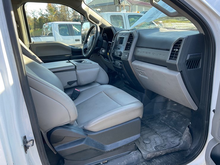 2020-ford-f550-image-12