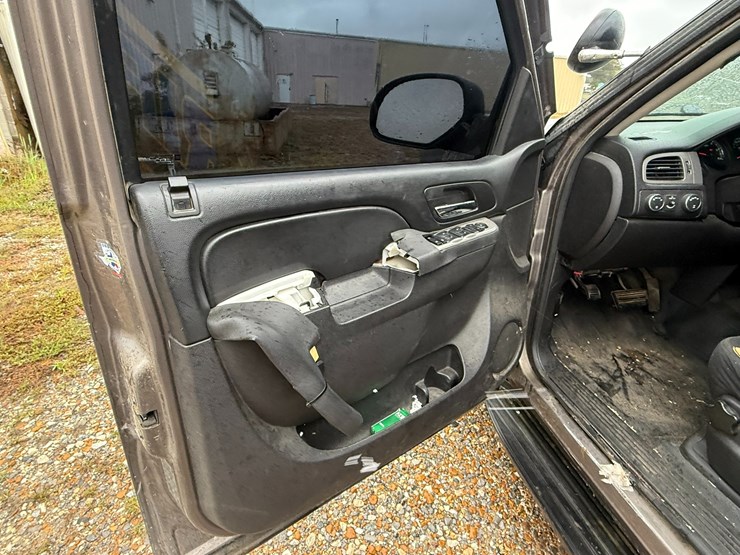 2014-chevrolet-tahoe-image-45