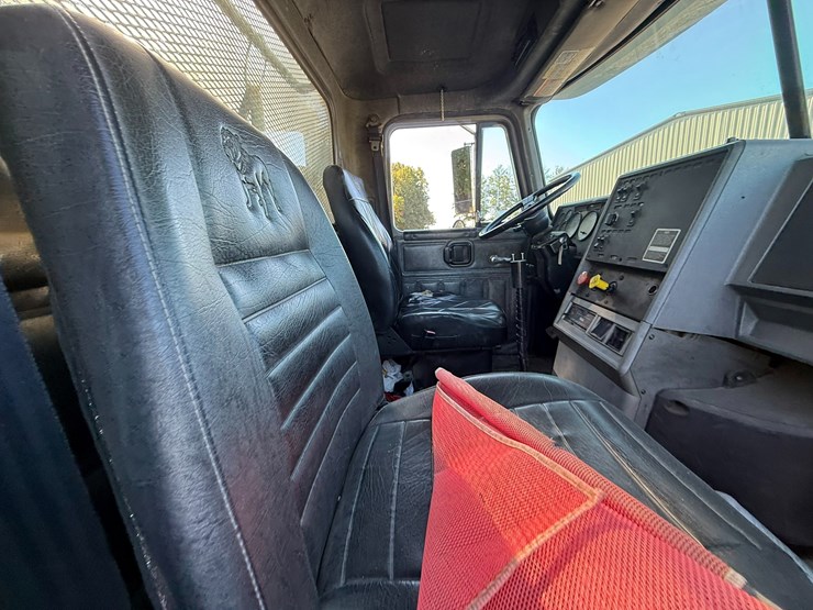 1995-mack-ch613-image-60