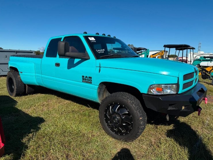 1996-dodge-ram-3500-image-1