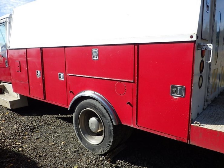 2002-freightliner-fl50-image-6