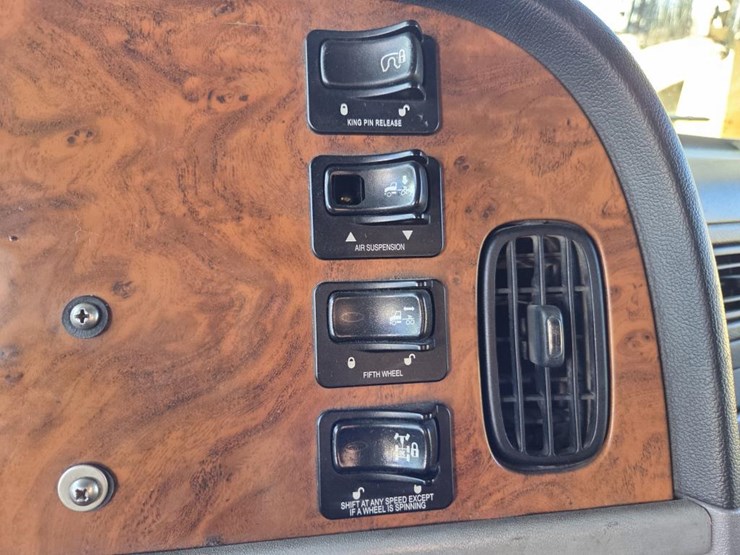 2007-peterbilt-386-image-77