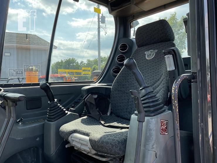 2018-case-cx57c-image-19