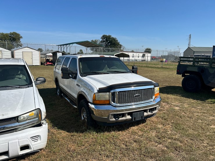2000-ford-excursion-image-2