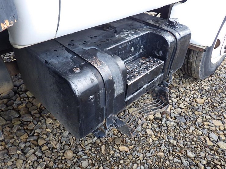 2000-ford-f650-image-18