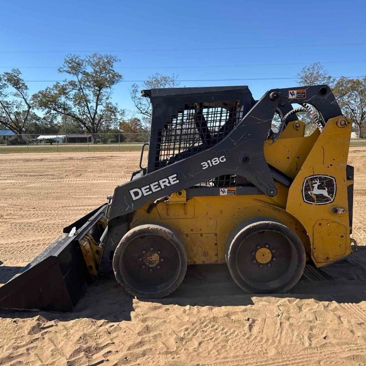 2022 DEERE 318G