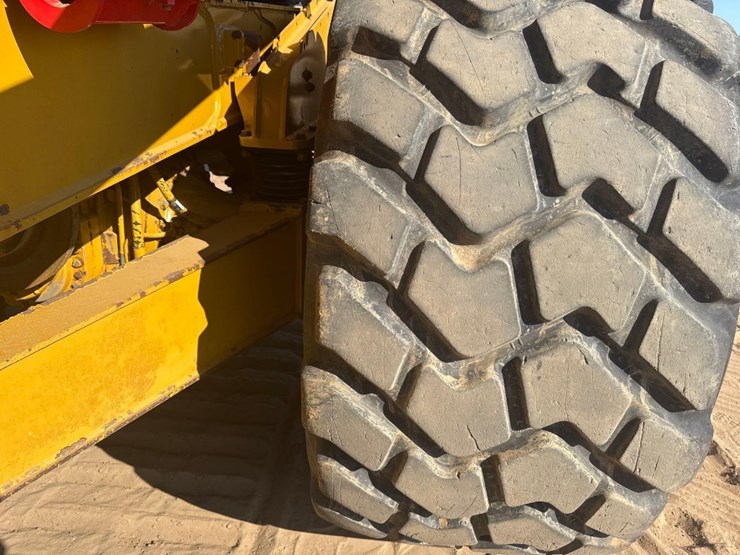 2019-caterpillar-730-image-7