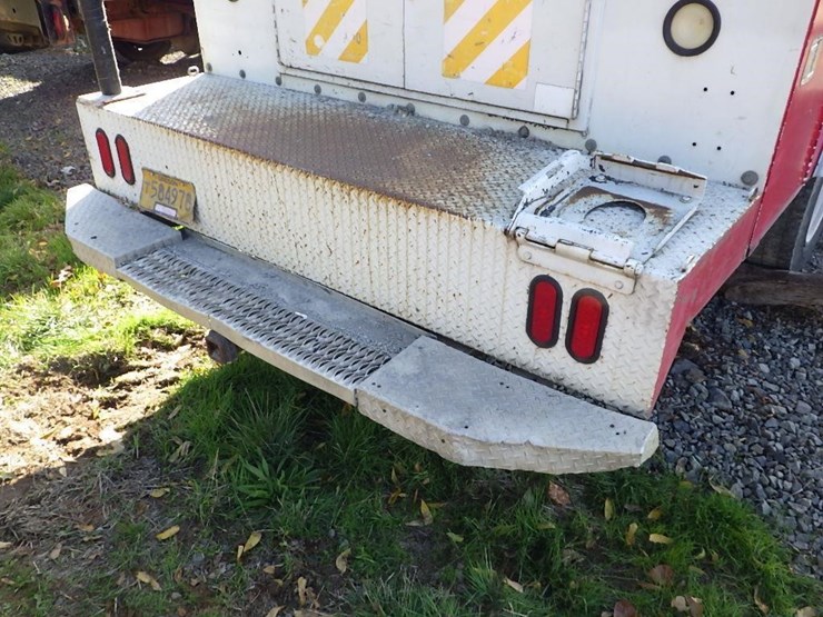 2002-freightliner-fl50-image-8