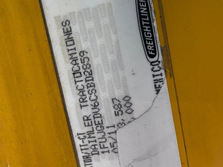 2012-freightliner-cascadia-truck-(lld1452)-image-33