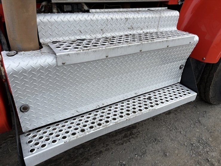 2016-kenworth-w900-image-28