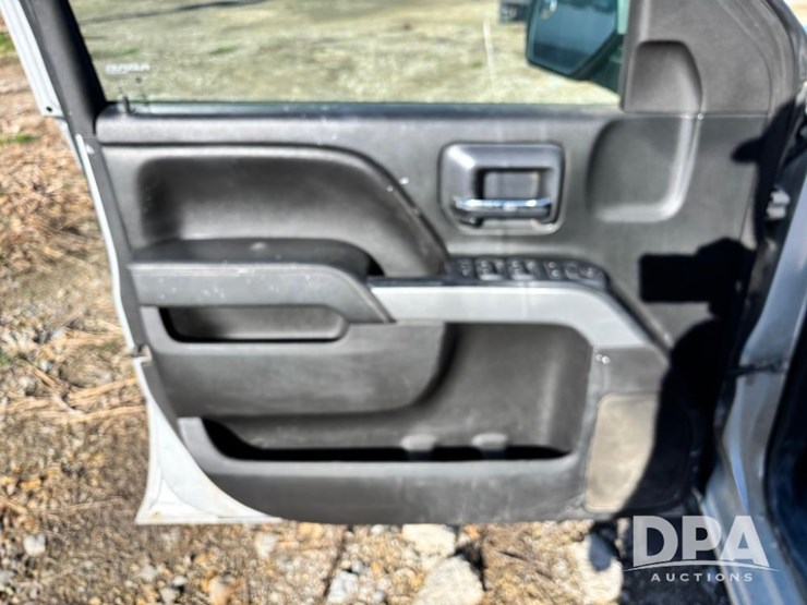 2015-chevrolet-silverado-image-68