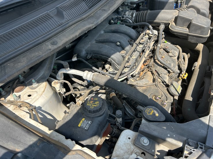 2013-ford-explorer-image-17