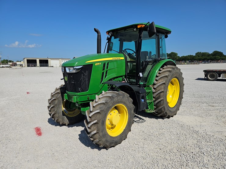 2021-john-deere-6135e-image-1