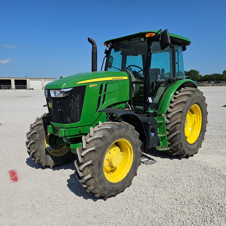2021 JOHN DEERE 6135E