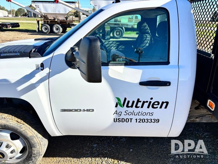 2013-chevrolet-3500hd-image-24