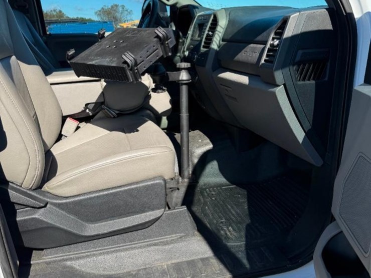 2017-ford-f350-xl-image-29