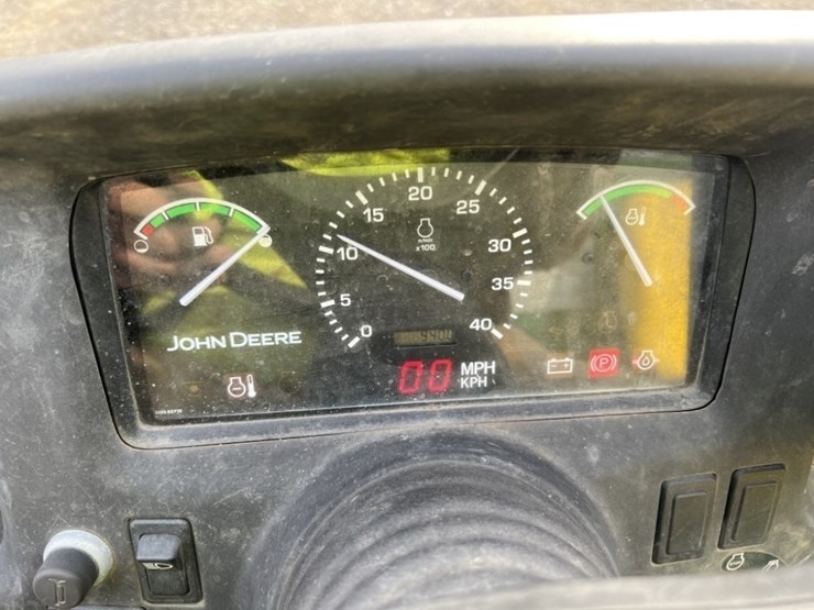 2019-john-deere-gator-image-25