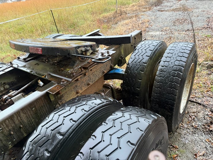 #22576-•-inop-1987-mack-r600k-t/a-single-cab-truck-tractor-vin:-1m3n231k8ht004087-image-6