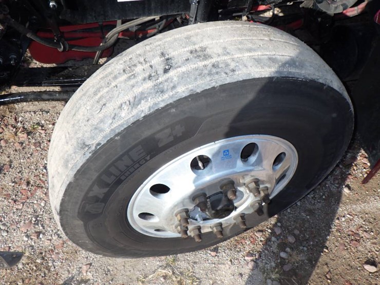 2022-peterbilt-579-image-27