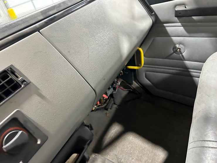 1993-freightliner-fl80-image-64