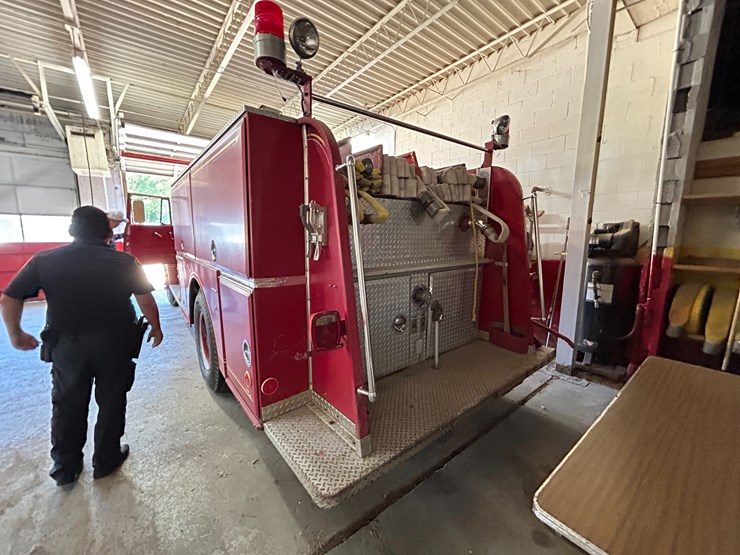 #22556-•-howe-load-star-1800-s/a-daycab-fire-truck-d0532ghb25589-image-4