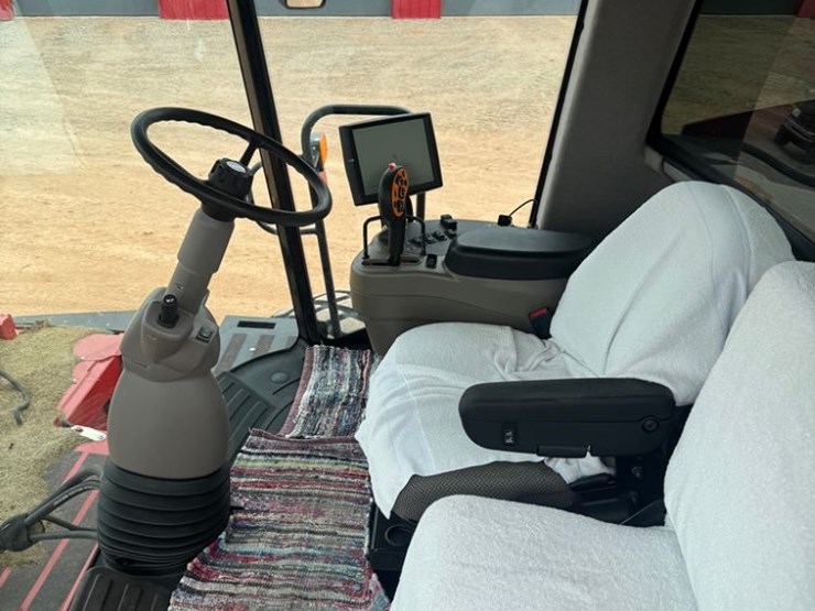 2023-case-ih-wd2505-swather-(mn1137)-image-8