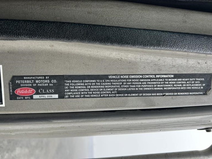 2007-peterbilt-387-image-12