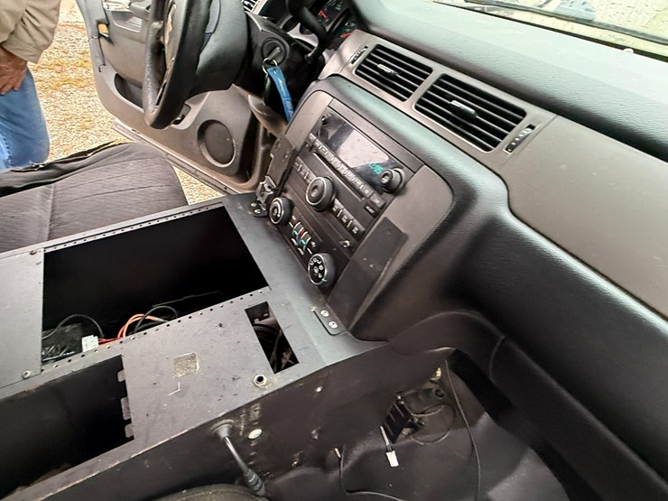 2014-chevrolet-tahoe-image-41