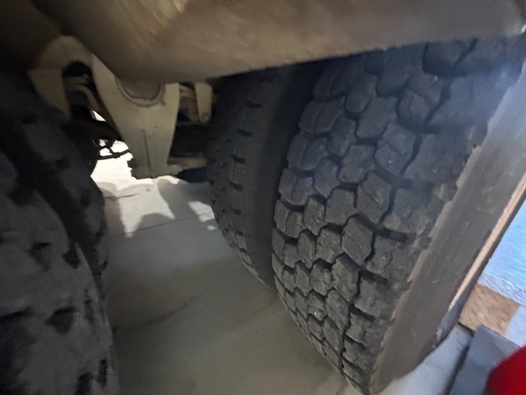 1993-freightliner-fl80-image-11