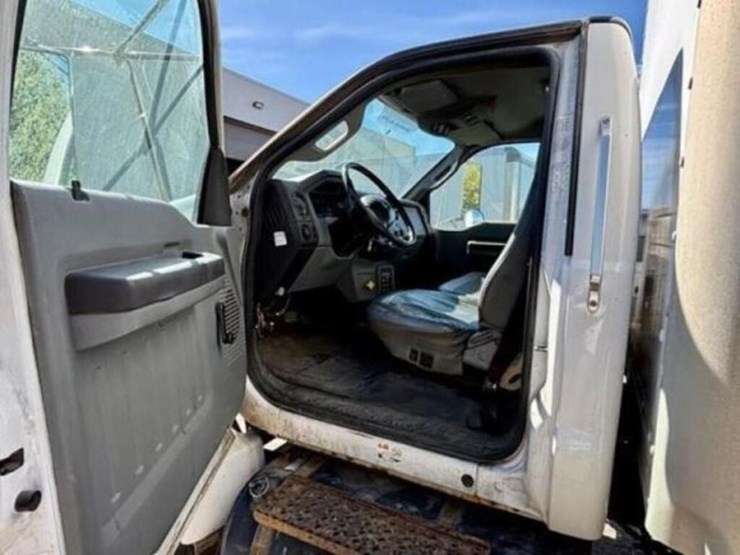 2013-ford-f750-xl-image-65