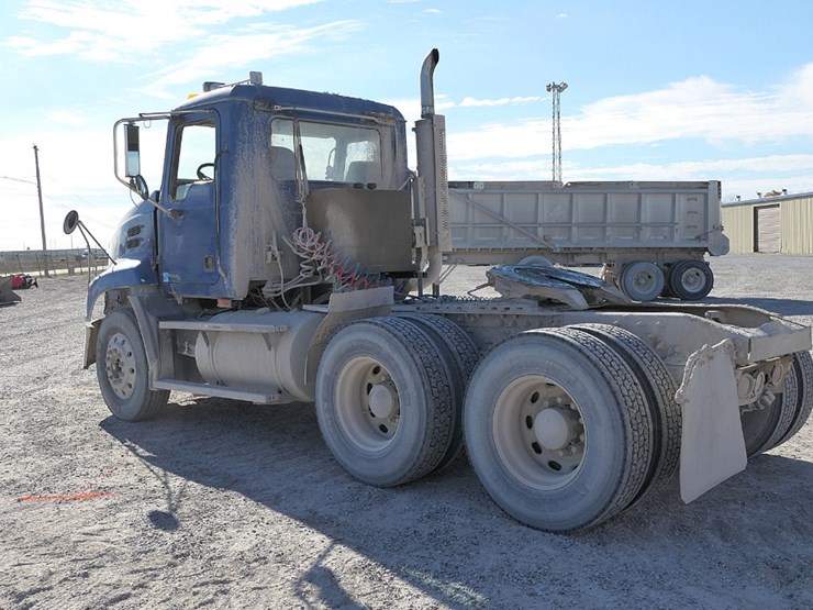 2004-mack-ch613-image-4