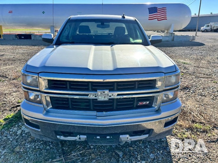 2015-chevrolet-silverado-image-2