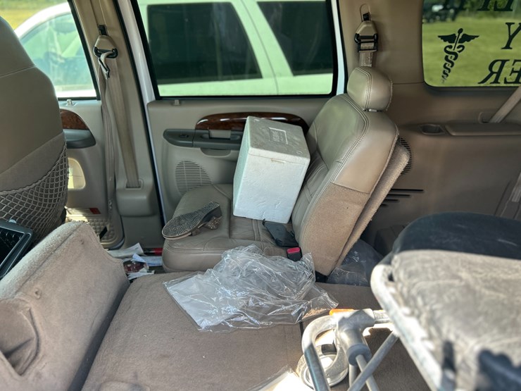 2000-ford-excursion-image-18