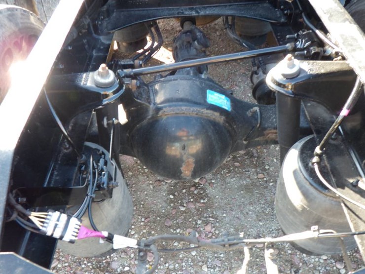 2022-peterbilt-579-image-13