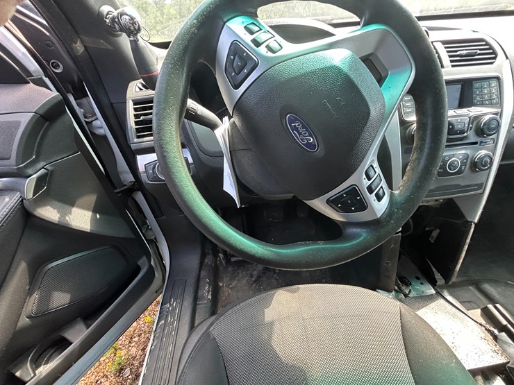 2013-ford-explorer-image-48