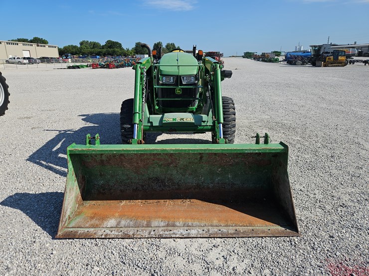 2016-john-deere-5085e-image-2